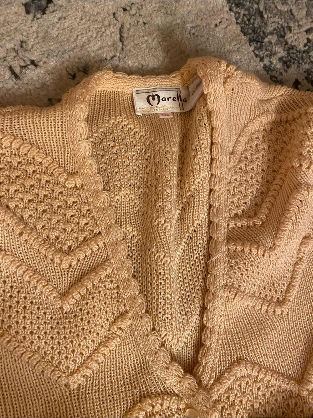 Large Grandma Core Pinkish Peach V-Neck Button Knit Sweater - Picture 3 of 3